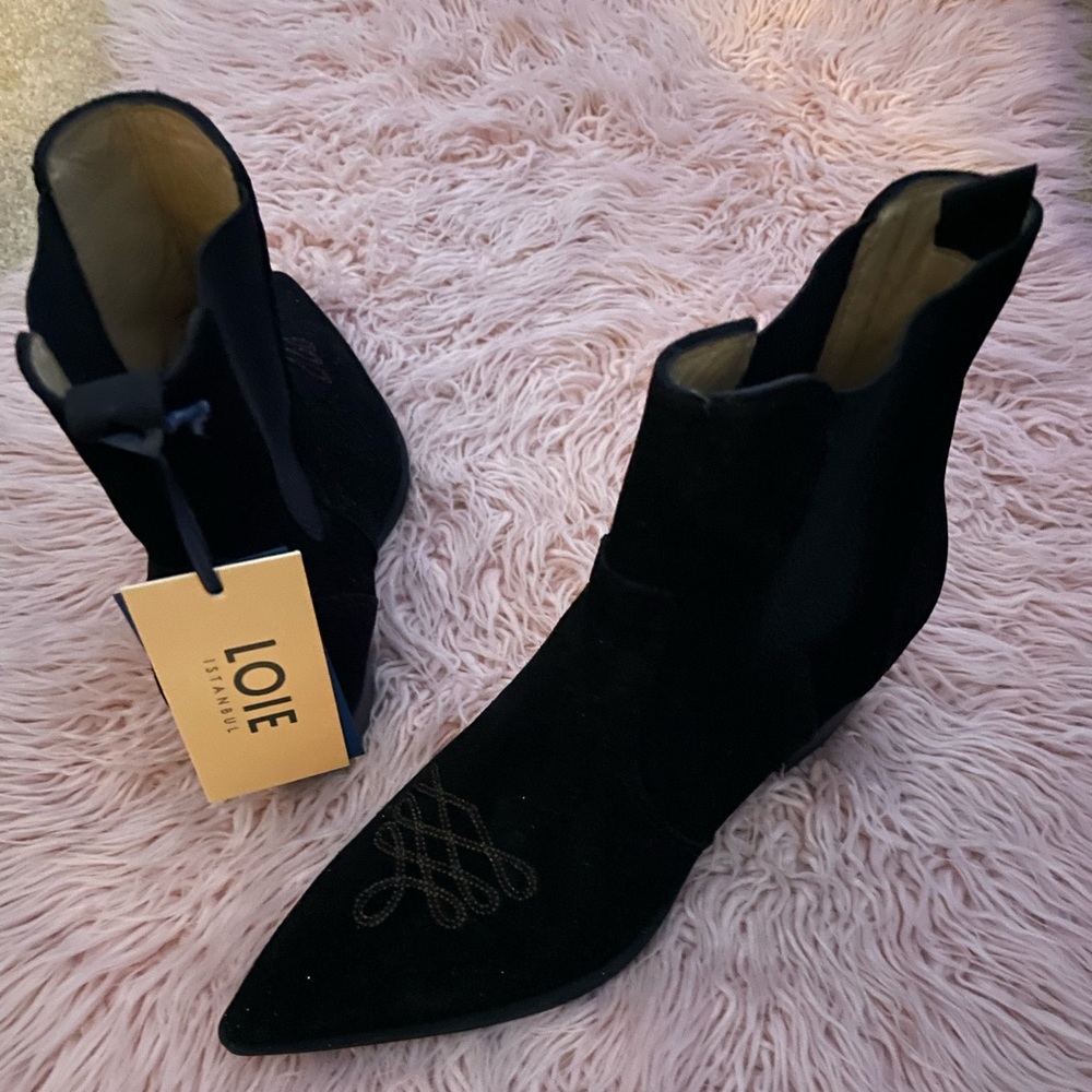 Never warn amazing quality LUIE ankle boots , make any outfit look sharp!